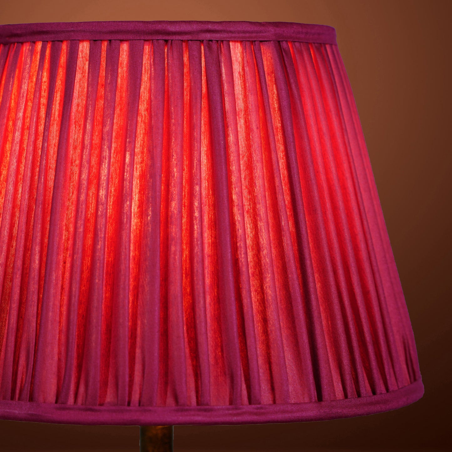 30cm straight empire premium softback lampshade in red silk by Lampenschirm India