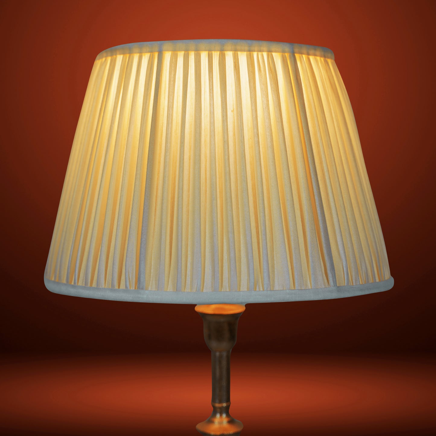 30cm straight empire premium softback lampshade in white silk by Lampenschirm India