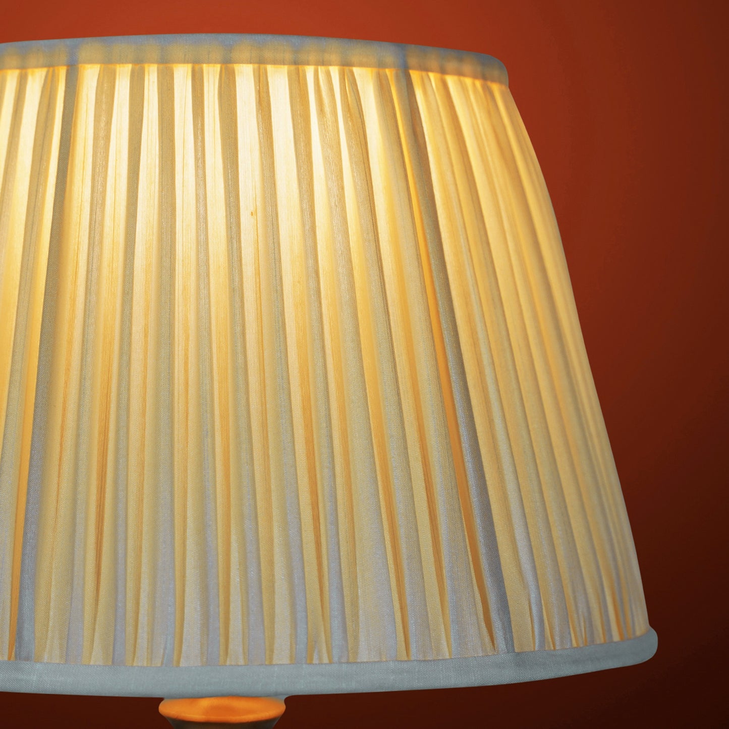 30cm straight empire premium softback lampshade in white silk by Lampenschirm India