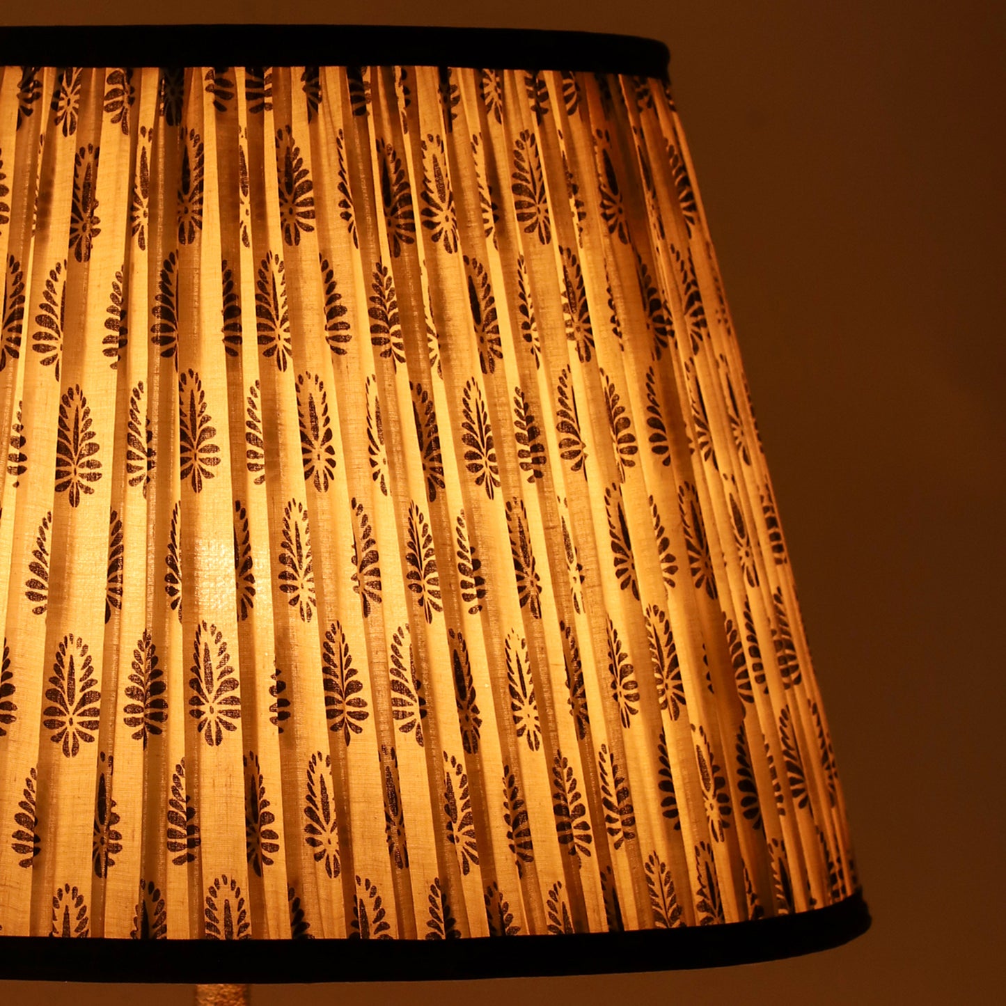 40cm straight empire premium softback lamp shade in cotton by Lampenschirm India