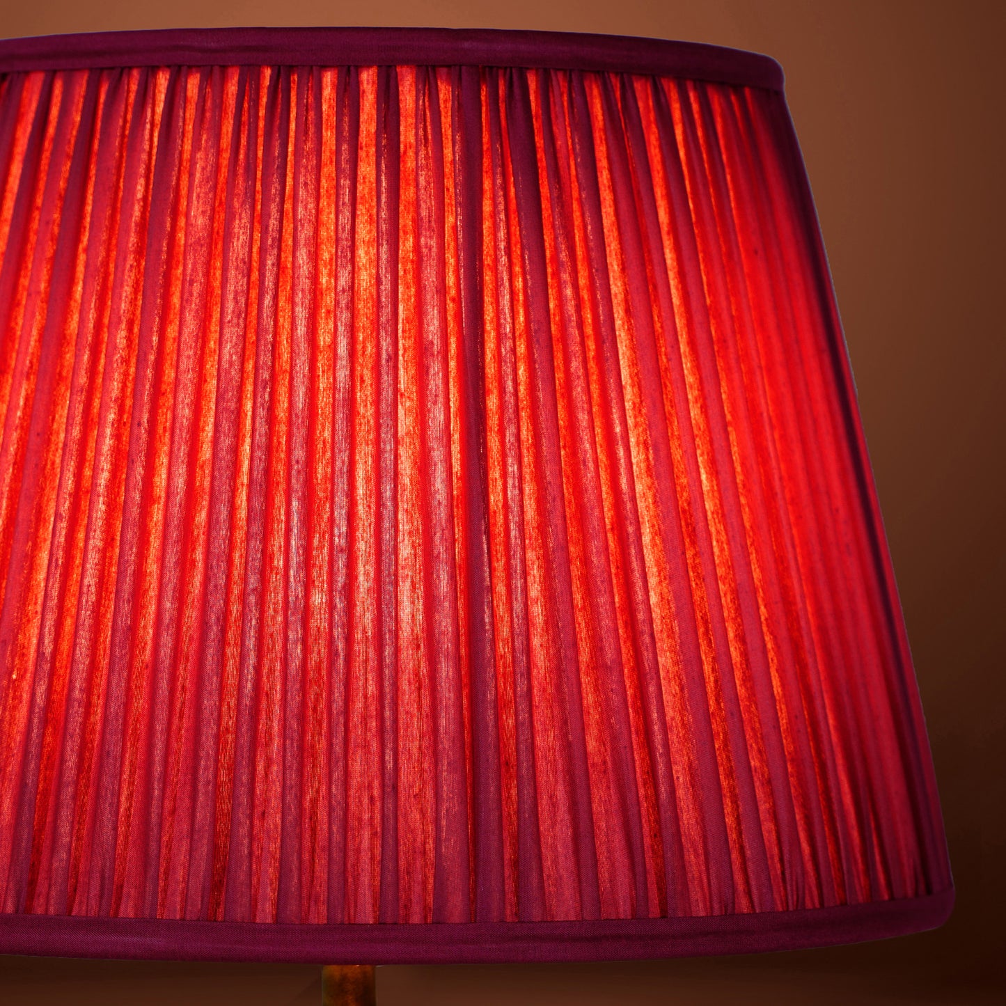 40cm straight empire premium softback lampshade in red silk by Lampenschirm India